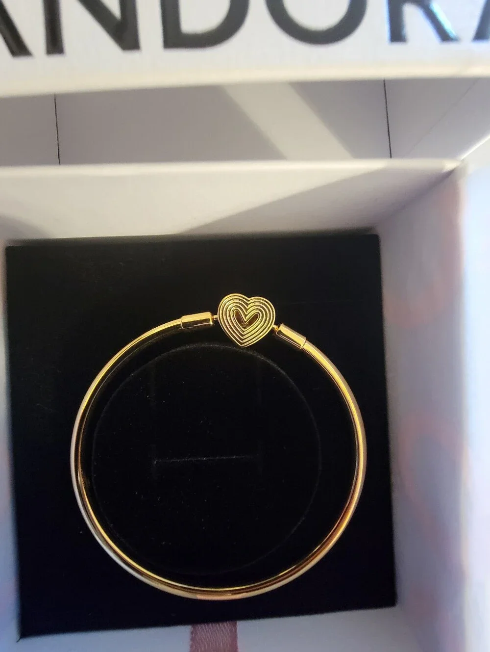 Pandora Radiating Heart Clasp Bangle - Picture 3 of 4